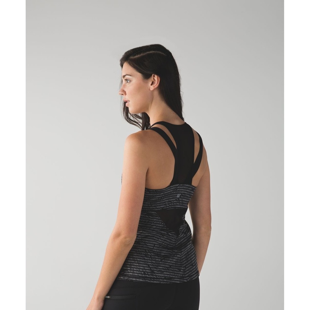 Lululemon Tank Top Women's 4 Black Stripe Running In The City‎ Shelf Bra Tank - Picture 11 of 11